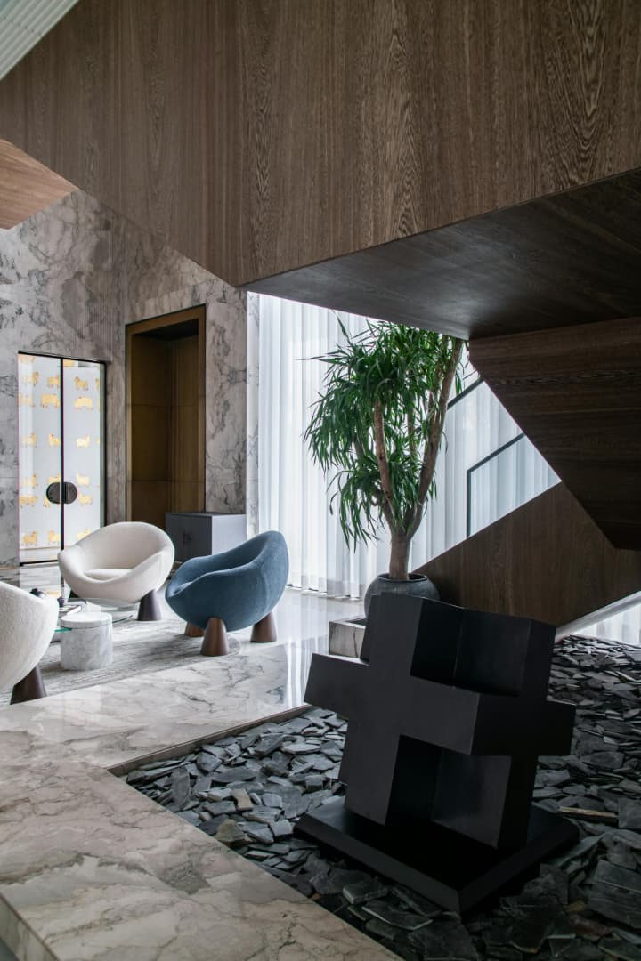 Relaxed interior corner showing calm furniture placement and flow.